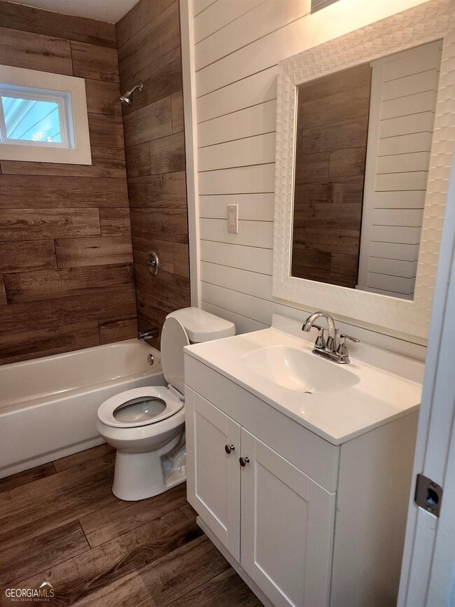 Building Photo - 2577 Eastwood Dr