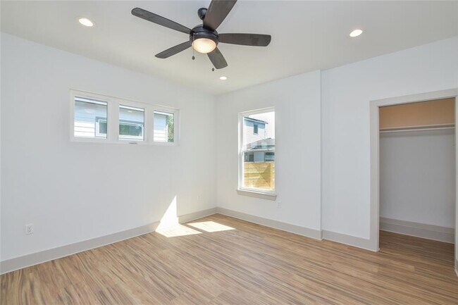 Building Photo - 7103 Bennett Ave