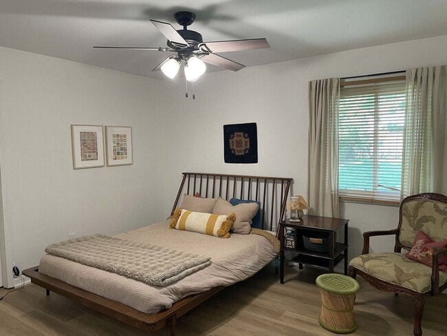 Building Photo - 3 bedrooms, 2 bathrooms, fenced yard!