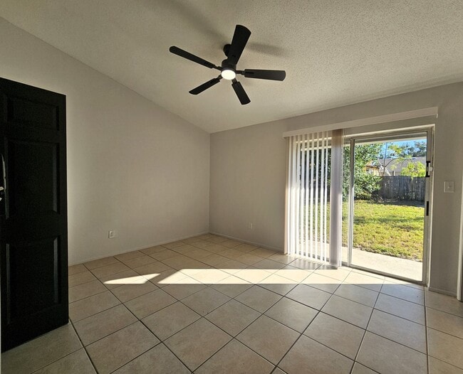 Building Photo - Freshly Renovated & Move-In Ready!! 3-bedroom, 2-bath home located in Lake Sparling Heights, Orla...