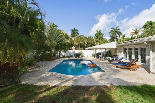 Building Photo - 3036 NE 19th St