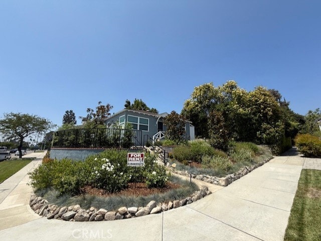 Building Photo - 1002 N Glenoaks Blvd