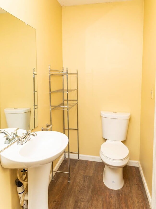 Building Photo - Budget Friendly!!