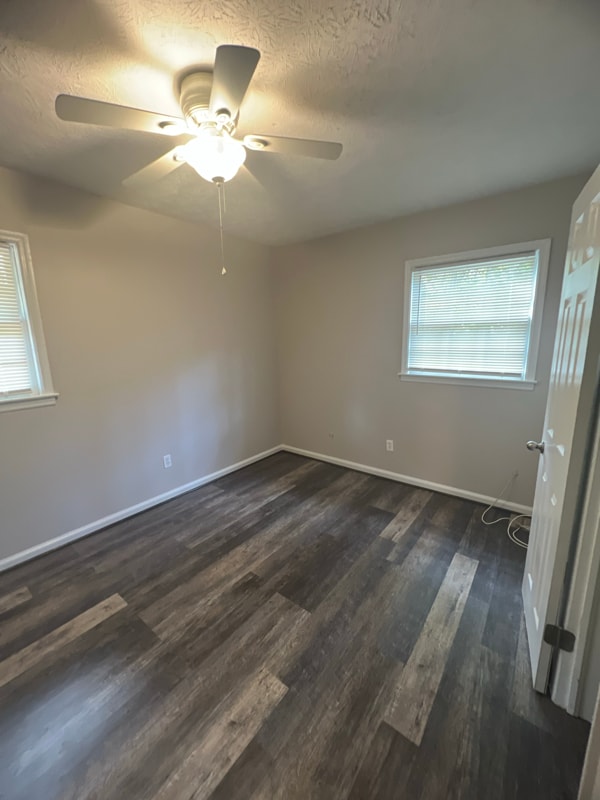 Building Photo - 2220 Mahan Dr