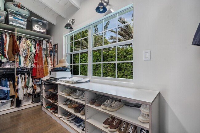 Building Photo - 510 Bargello Ave