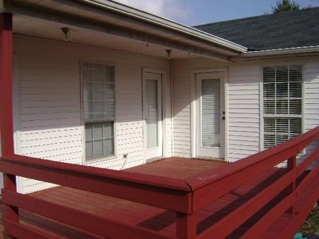 Building Photo - Cute Home on Cul de Sac!