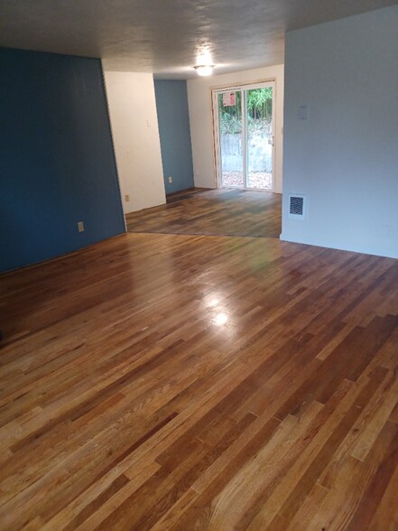 Building Photo - 585 W 26th Ave