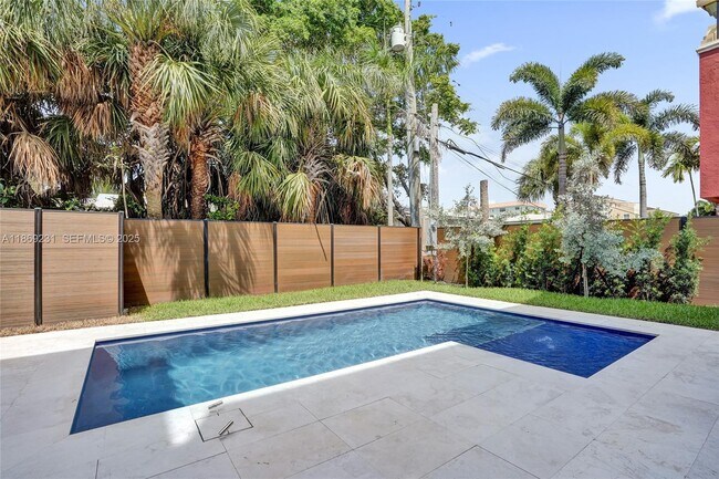 Building Photo - 1825 NE 26th Ave