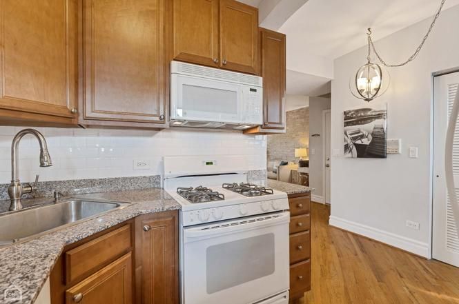 Building Photo - 2755 W Melrose St