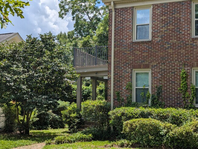 Building Photo - 2730 Blossom St