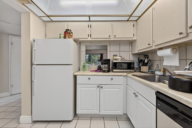 Building Photo - 7820 S Colony Cir