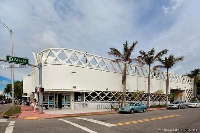 Building Photo - 1000 West Ave