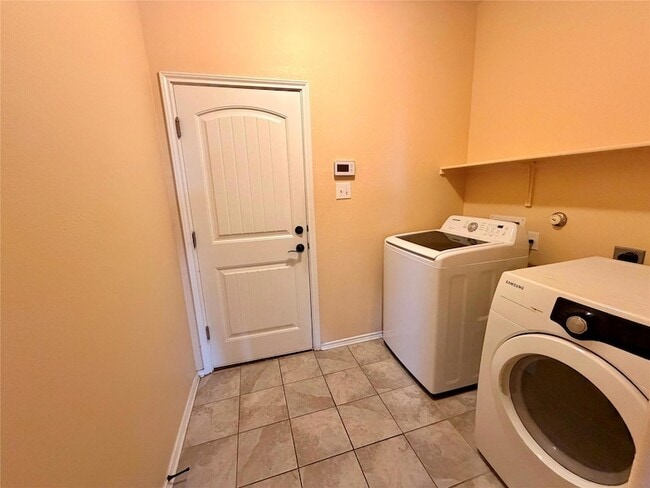 Building Photo - 1112 Strickling Dr