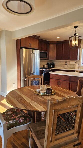 Building Photo - 89 Sherwood Rd