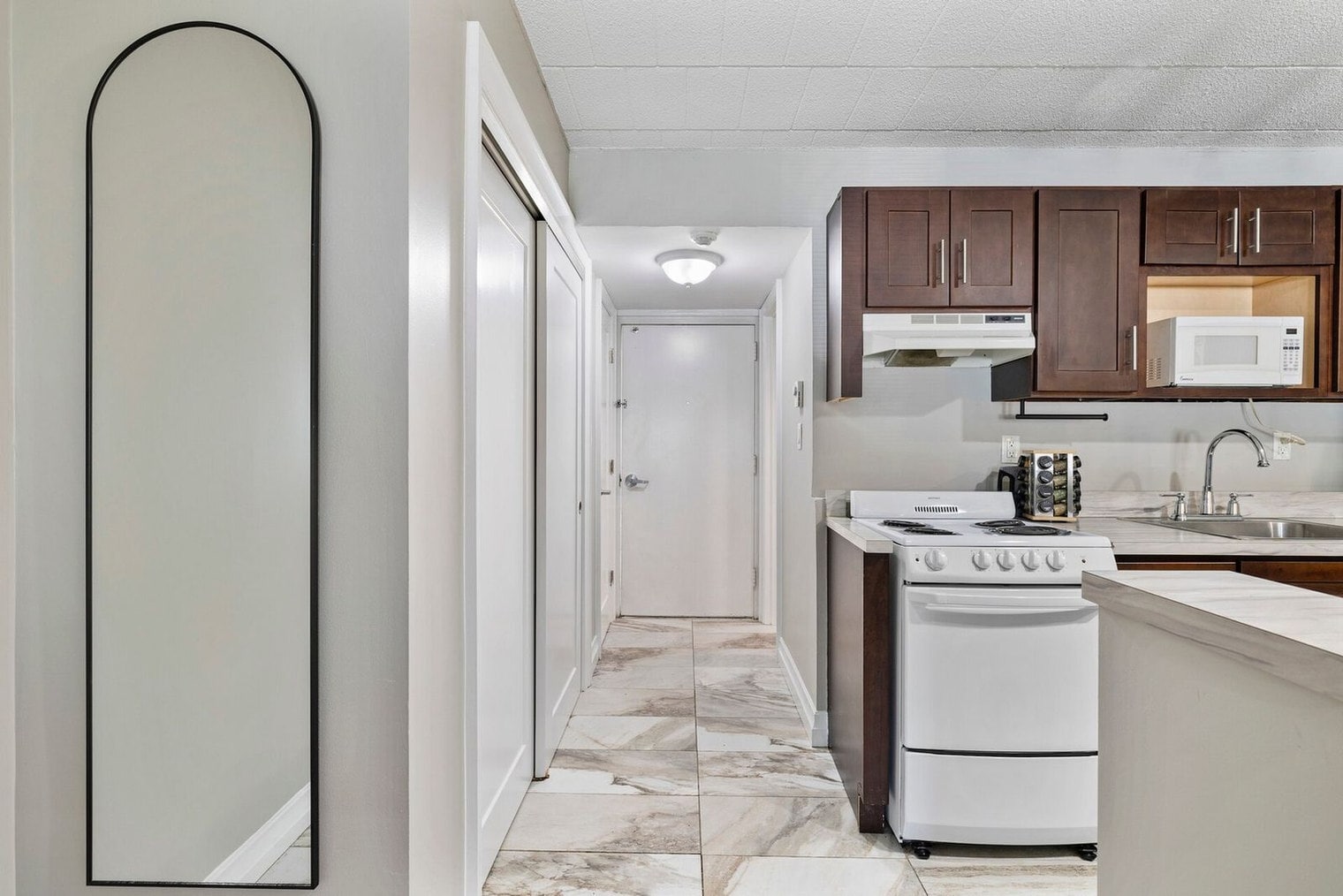 Building Photo - 30 U.S. 9W-SI ID1466834P