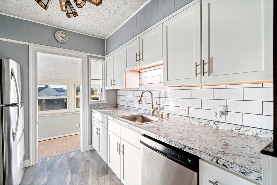 Building Photo - 14 Windsor Rd