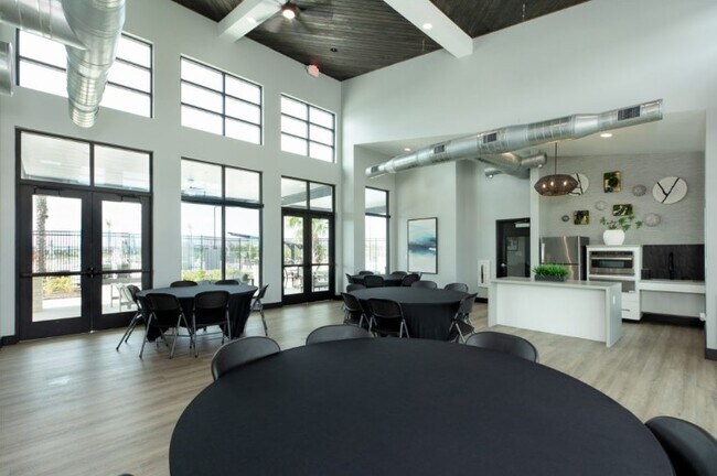 Building Photo - 21034 Shore Oak Dr