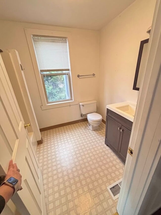 Building Photo - 405 - BEAVER DUPLEX