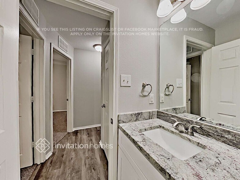 Building Photo - 112 Abelia Dr