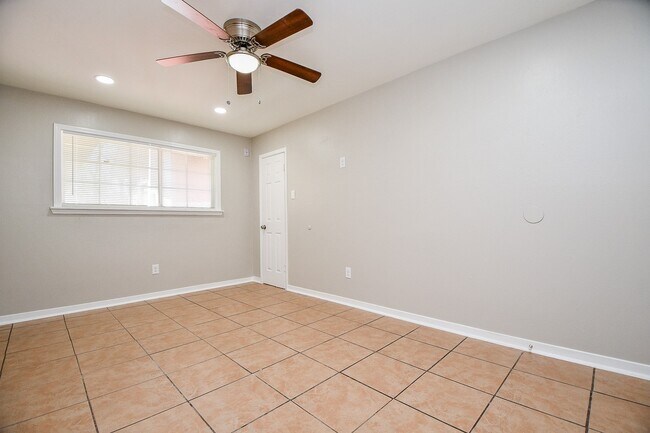 Building Photo - 515 Westside Ct