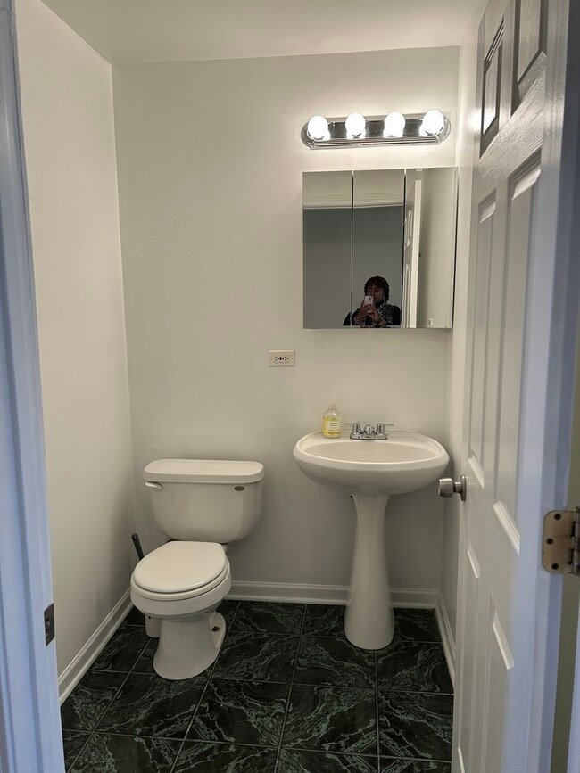 Building Photo - 363 E 59th St