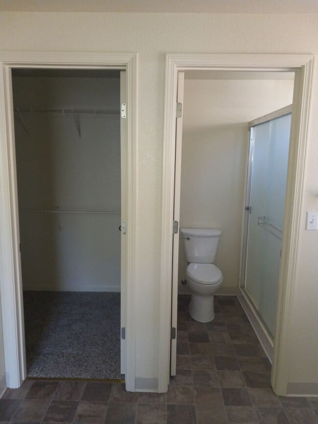 Building Photo - Bright & Spacious Dayton Home with Large Backyard – $2,250