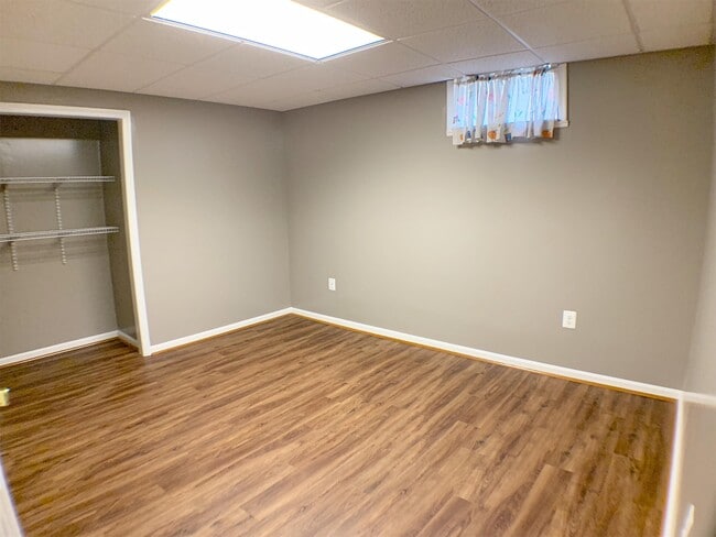 Building Photo - 15723 Edgewood Dr