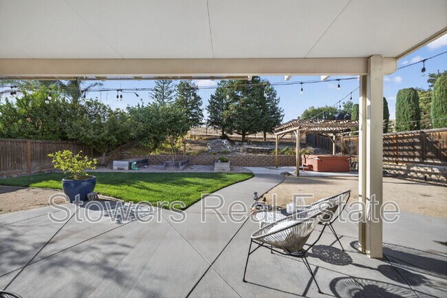 Building Photo - 729 Copperfield Ct