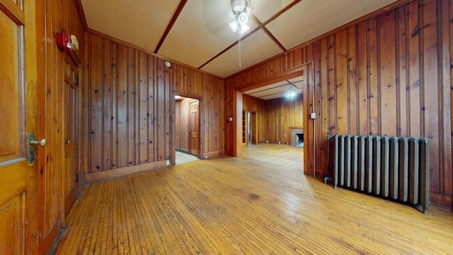 Building Photo - Huge House with Garage!