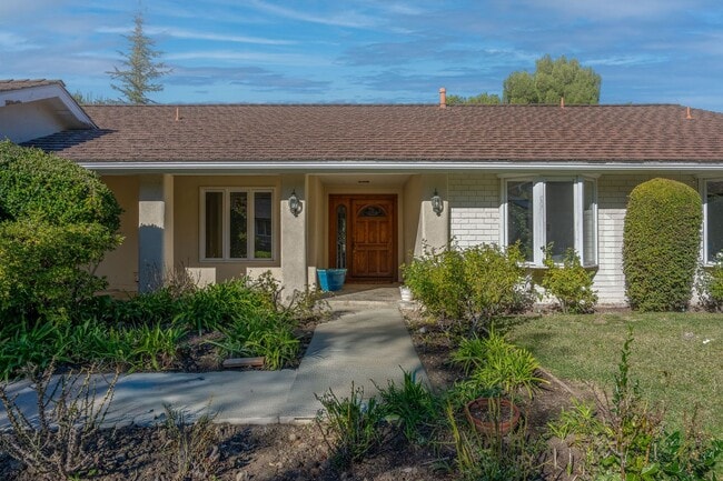 Building Photo - Serene Single-Level Living in Mission Hills Ranch
