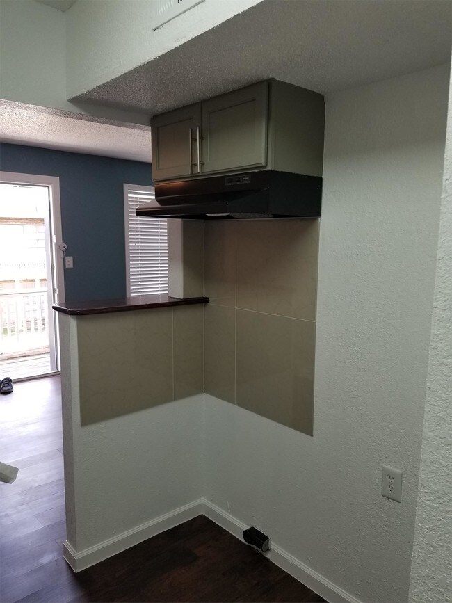Building Photo - 6110 Glenmont Dr