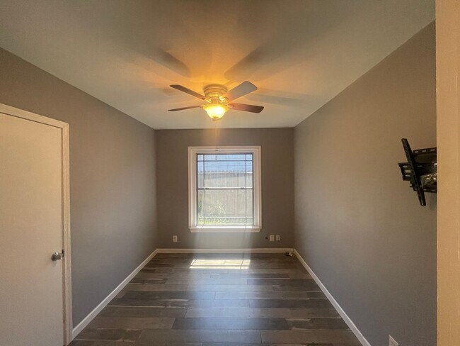 Building Photo - Woodlawn Estate – Updated 3 Bedroom Home f...