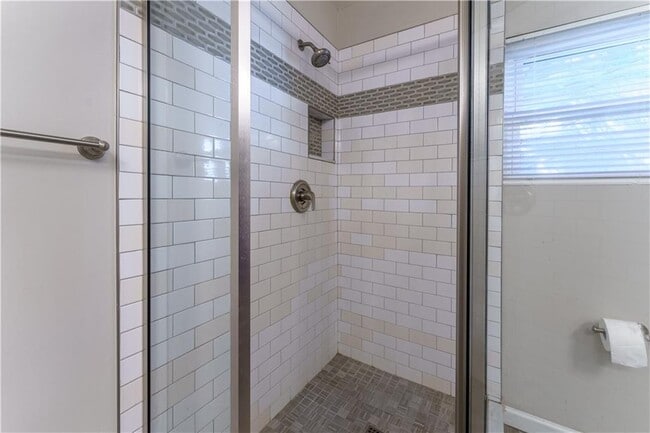 Building Photo - 5580 Williams Shores Dr