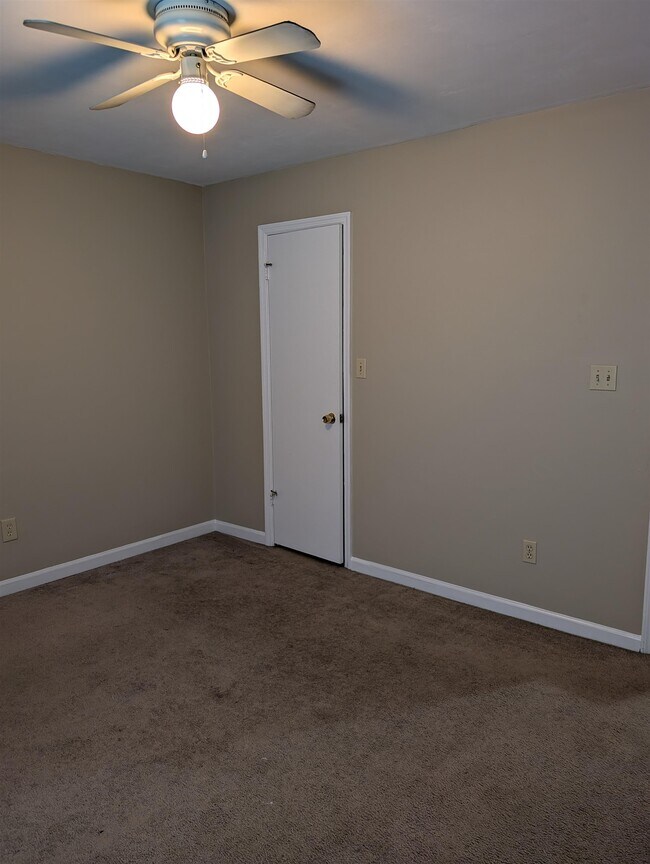 Building Photo - 2555 Chateau Ln