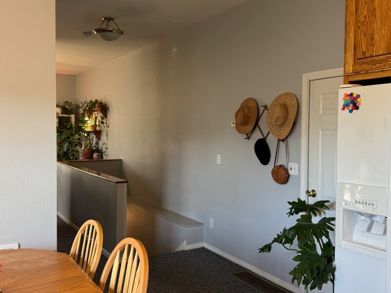 Building Photo - 615 W Waverly Pl