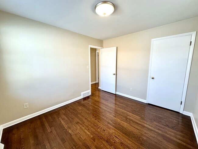 Building Photo - 3043 Mt Holyoke Rd