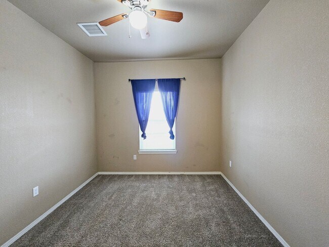 Building Photo - Beautiful 4 bedroom 2.5 bath home in Northeast El Paso!