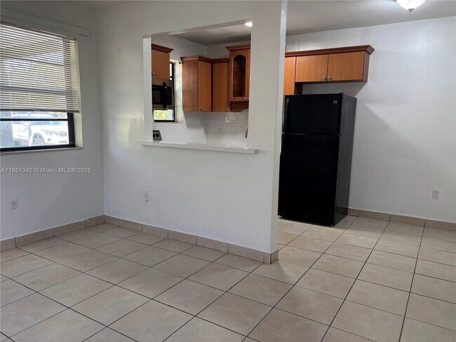 Building Photo - 880 NW 31st Ave