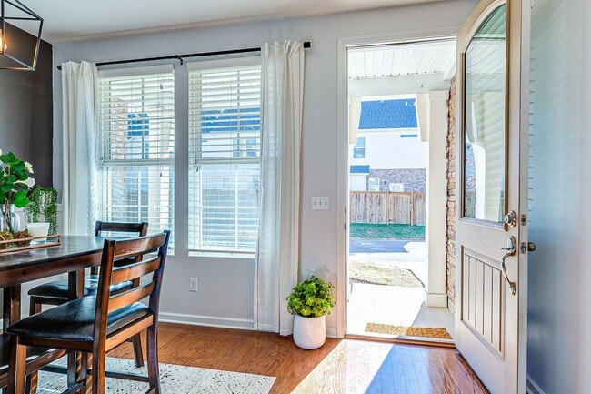 Building Photo - Beautiful 3 Bed, 2/1 Bath Mount Juliet Tow...