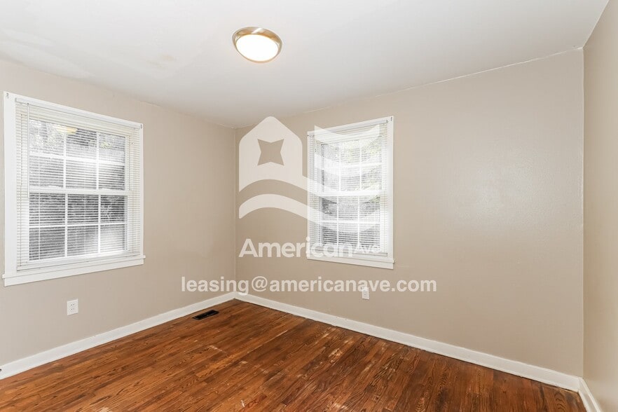 Building Photo - 661 Lorraine Dr