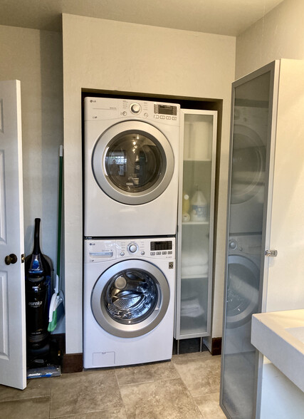 Bungalow Bath and Laundry - 3720 Crestwood Pl