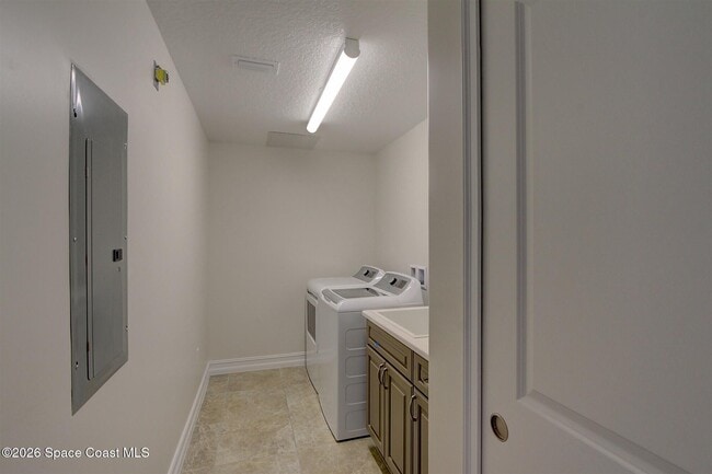 Building Photo - 1465 S Harbor City Blvd