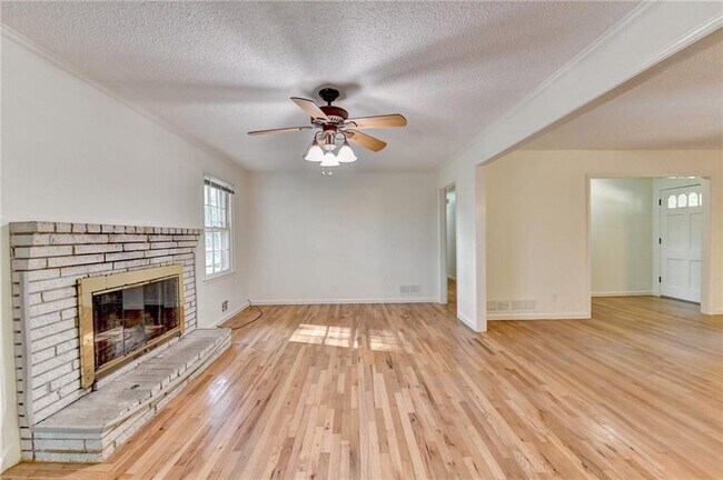 Building Photo - 2628 Whitehurst Dr