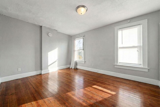 Building Photo - 396 E Northwood Ave