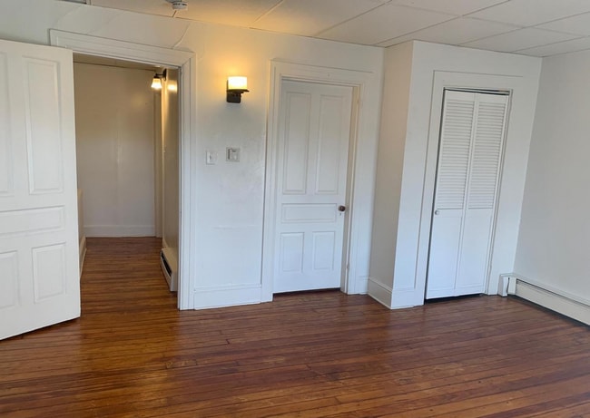 Building Photo - 667 E Philadelphia St