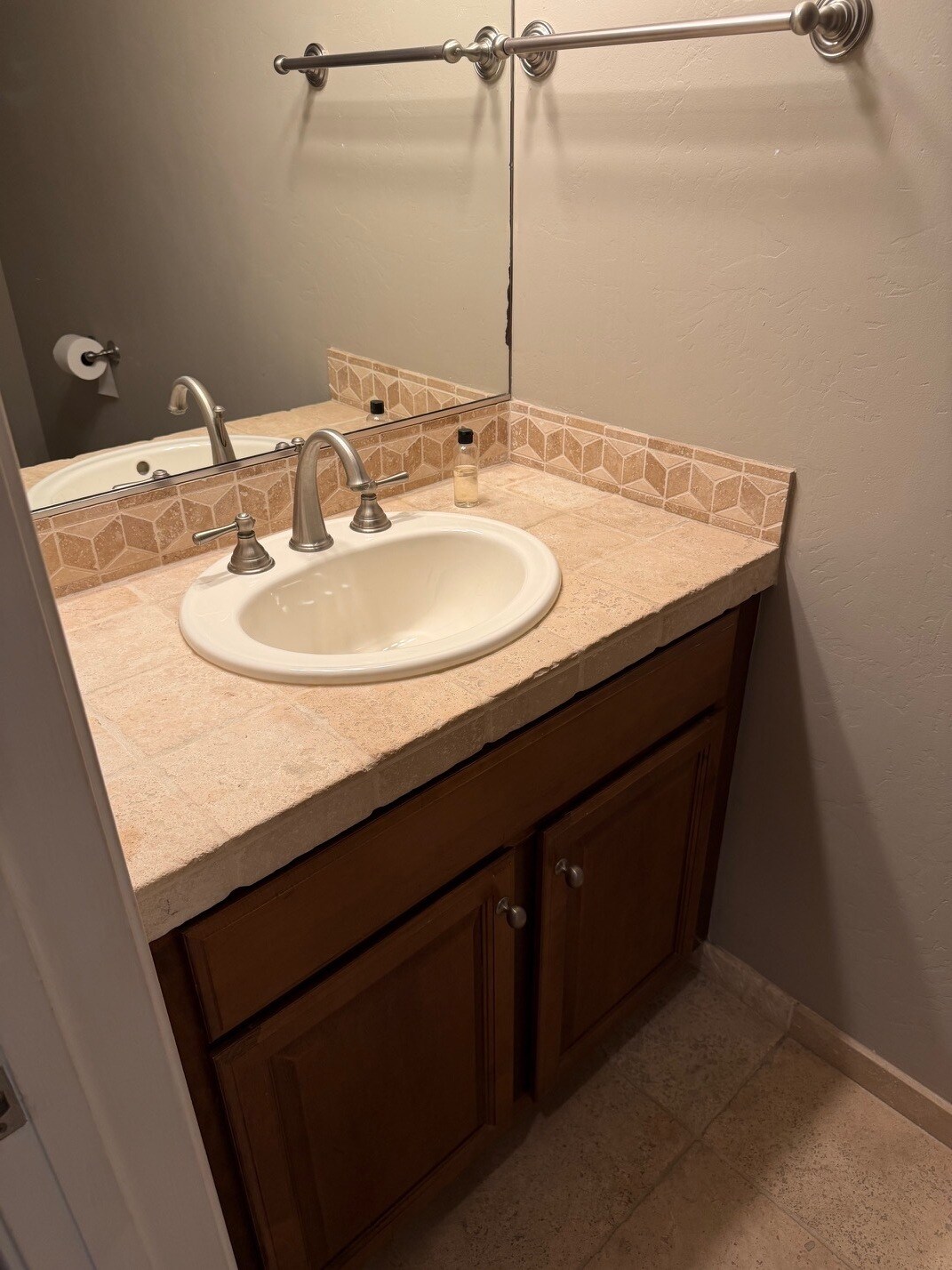 Shared Bathroom, - 3958 Lamont St