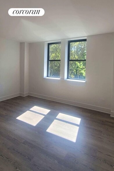 Building Photo - 45 W 81st St