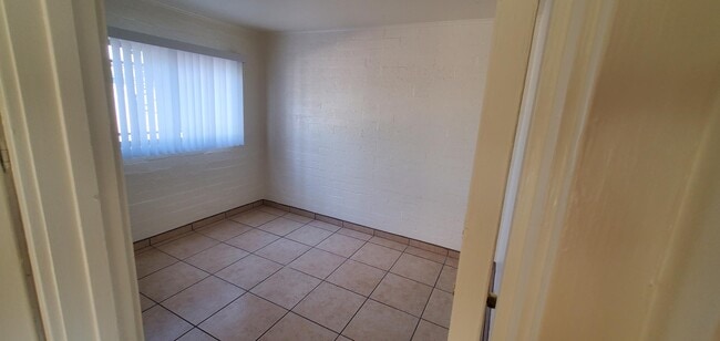 Building Photo - 2254 E Monterey Vista