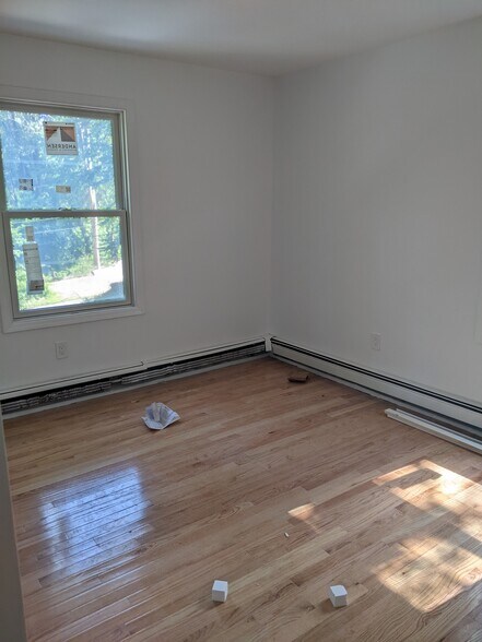 bedroom 3 10x12 - 544 Drakestown Rd
