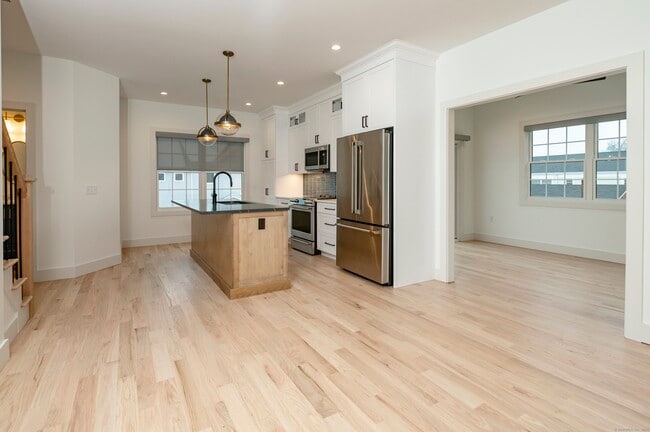 Building Photo - 2620 Main St